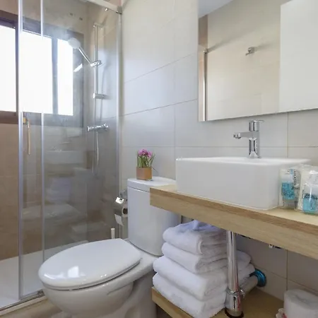 Surthy Arenal Studio City Center * جيريز