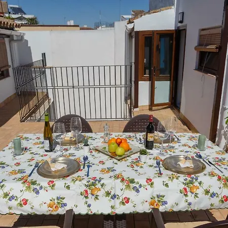 Surthy Arenal Studio City Center * جيريز